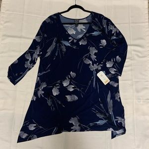 COPY - NWT Tunic Top, Floral pattern, flowy and slit on sides